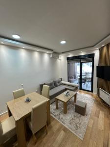 Balkan Square Apartment S15