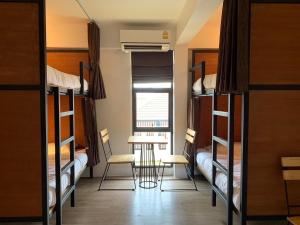 Lazy Gibbon 2 Chiang Mai - Haiya