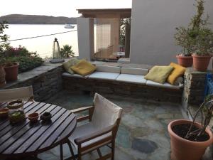 Wonderful maisonette by the sea in Kea