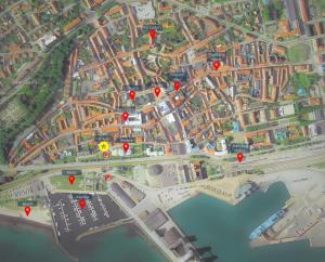 Townhouse by marina, beach & theatre