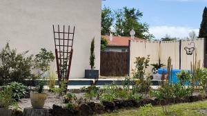 Logement cosy, piscine, terrain de pétanque, vélos, entre centre ville et lac - Ubytování bez kategorie ve městě Parentis-en-Born