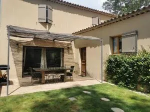 Maison de la bonne fontaine. - Puget