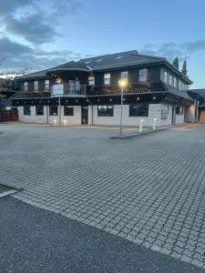 Sus flat 7 - 伊肖伊