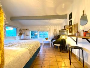 Appartements MAYA l Studio l Super Wifi & Parking Gratuit l Vue Panoramique Sainte-Victoire : photos des chambres