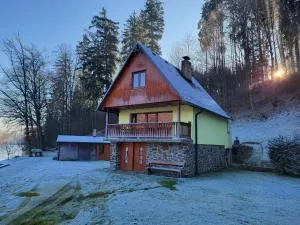 Chata u řeky - Dřiteň