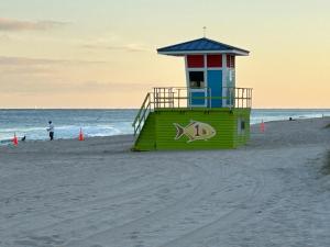 Bahama Beach Club Pompano - Fort Lauderdale - Charming and Cozy Studios & Apartments close to Beach with heated Pool