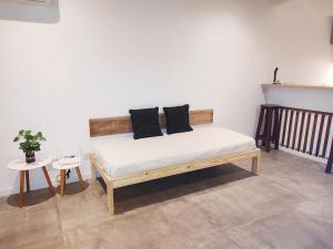 Palermo mall Balcony to street