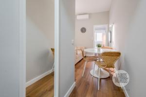 Pequeño rincón para 3, en Plaza de Chueca