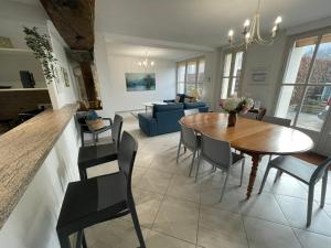 Le Grenier à Sel dAmboise 5 pers PMR, parking privé, terrasse, maison historique