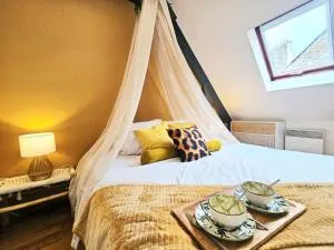 Jungle, Maison au Coeur des remparts - L'Avenue des Voyageurs - Ville Haute