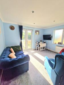Luxurious and Tranquil Stay by the River