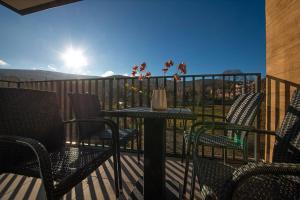 Beżowy Apartament Sun Seasons 24 w Świeradowie Zdroju z Parkingiem by Noclegi Renters