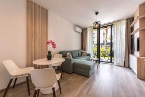 Pool view Apartment Azur Deluxe Resort & Spa