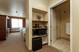 Queen Room with Two Queen Beds - Non-Smoking room in Jefferson Street Inn