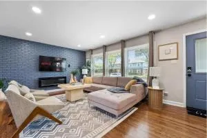 Luxury King Bd w Game Room & Fire Pit 17 miles to Downtown - 奥克布鲁克