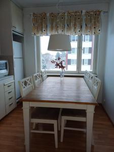 HH Huoneistot kaksio parvekkeella