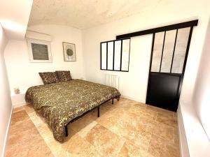 Appartements Spacieux et atypique avec place de parking devant la porte d-entree : photos des chambres