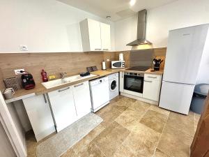 Appartements Spacieux et atypique avec place de parking devant la porte d-entree : Appartement 2 Chambres