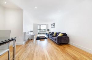 Stylish 1-Bedroom Apartment Near Canary Wharf, O2 Arena & ExCel - Excellent Transport Links - 4-gwiazdkowe hotele w mieście Londyn