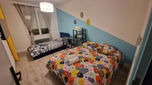 La maison ocre - chambre turquoise