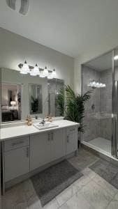 Richmond Hill Luxury Residence Sleeps 16 Free Parking - IVYLEA