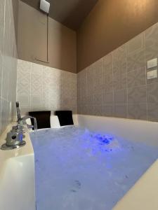 Joli petit duplex avec jacuzzi