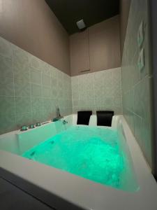 Joli petit duplex avec jacuzzi