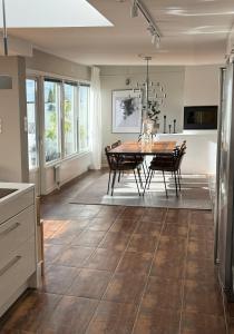 Villa med utsikt, centralt, nära Elmia