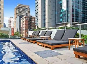 2BR Riverview Escape Free Parking