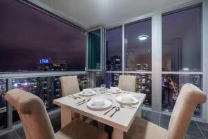 2BR Riverview Escape Free Parking