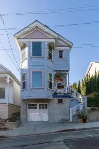 Victorian House-30 mins to Napa & SF, Free Pets! - مارتينيز