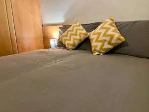 Central Halifax Work & Retreat Base - Two bedroom house - sleeps up to 4 - free parking and internet - 索厄比布里奇