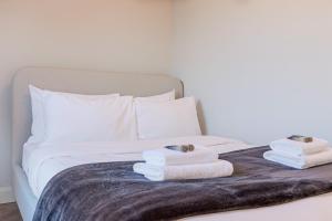 4BR 4-floor house, w patio, 10 min Wapping Station