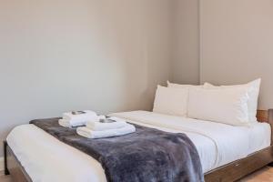 4BR 4-floor house, w patio, 10 min Wapping Station