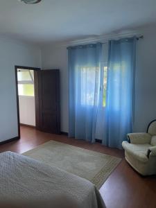 Casa dos Plátanos quarto branco