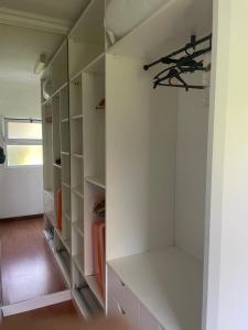 Casa dos Plátanos quarto branco