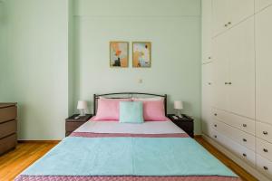 Cozy family apt near Zeus temple and Acropolis