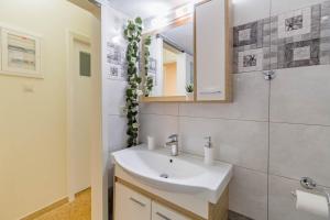 Cozy family apt near Zeus temple and Acropolis