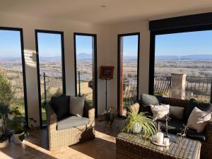 Villas VILLA au calme avec VUE MAGNIFIQUE -entierement climatisee - piscine : photos des chambres