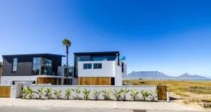 Ocean 9 - Sunset Beachfront Residency - Edgemead