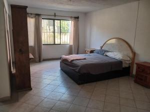 Casa con alberca y jardin en parres jiutepex