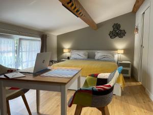 Maisons de vacances Gites ecolabellises du Domaine de Ludeye - au calme dans le Medoc : photos des chambres