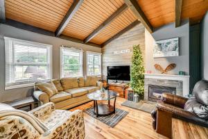 Cortland Townhome - Walk to Greek Peak Mtn Resort!