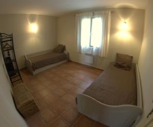 Maison calme sur terrain arboré et piscine privée