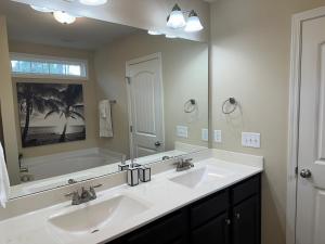 Relaxing Spa, 4BDR, FirePit, 20 min to FT Liberty