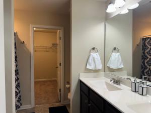 Relaxing Spa, 4BDR, FirePit, 20 min to FT Liberty