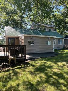 Lazy Lake Life Awaits!