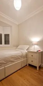 Cosy Single Bed In Morden London - Morden