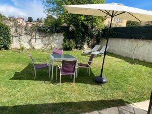 Appartements Studio climatise avec piscine et jardin : Studio - Vue sur Piscine 