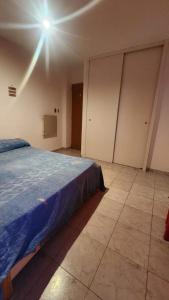 Dos ambientes, tres huespedes